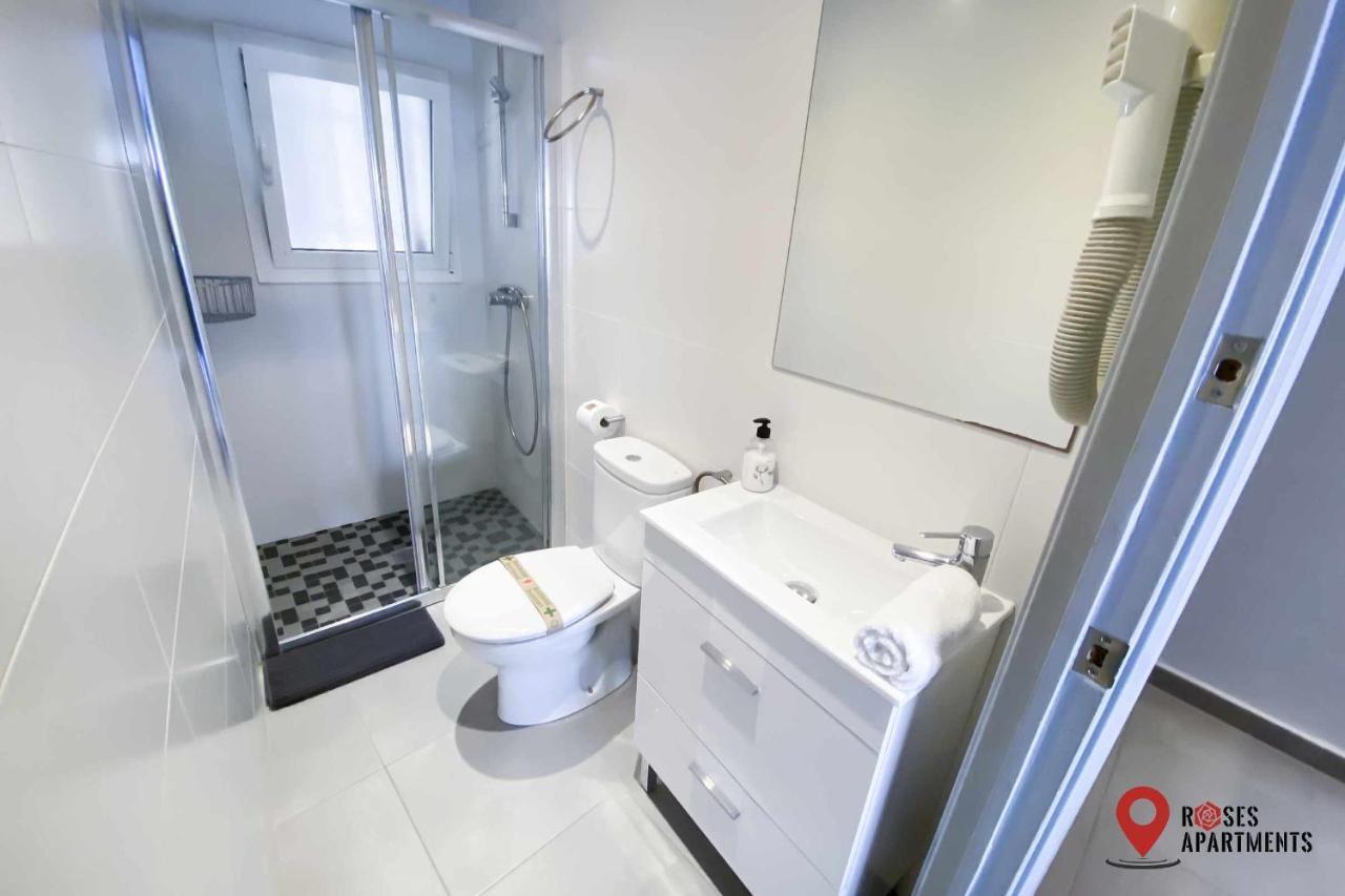 Roses Apartments Ocean 2 Habitaciones Vista Mar Lateral Bagian luar foto