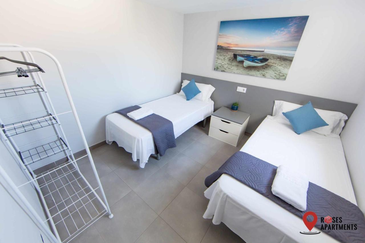 Roses Apartments Ocean 2 Habitaciones Vista Mar Lateral Bagian luar foto